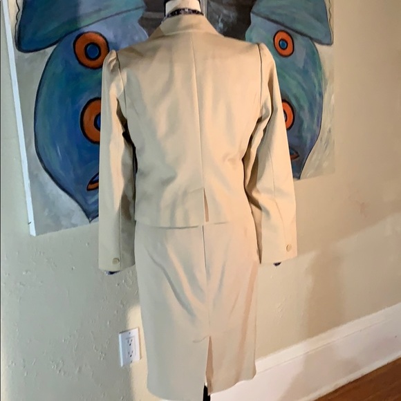 Skirt and jacket suit - Picture 8 of 16